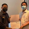 Kadiskominfo Kuningan saat menerima penghargaan sebagai peserta terbaik pelatihan G-CIO